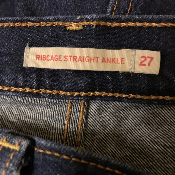 Levi’s Ribcage Straight Ankle Distressed Jeans - Picture 9 of 10